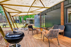 Cozy Chalet w terrace in the Middle of the Forest in Veluwe